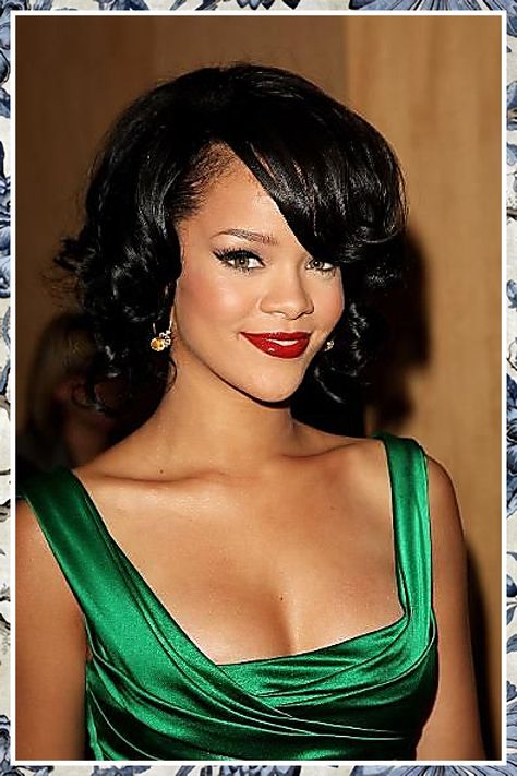 Makeup Palettes - Get It Now! For more details, click to visit Amazon.com. Green Dress Makeup, Rihanna Hairstyles, Rihanna Style, Rihanna Fenty, Dress Makeup, Beauty Icons, Red Lipstick, Red Lips, Dark Hair