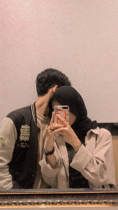 mirror selfie, no face Mirror Selfie Aesthetic Couple No Face, Mirror Selfie Couple No Face, Aesthetic Couple Photos Without Face, Couple Photo No Face, Couple Poses Mirror Selfie, Aesthetic Couple No Face, Cute Couple Poses Selfie, Couple Poses Without Face, Couple No Face Pose Ideas