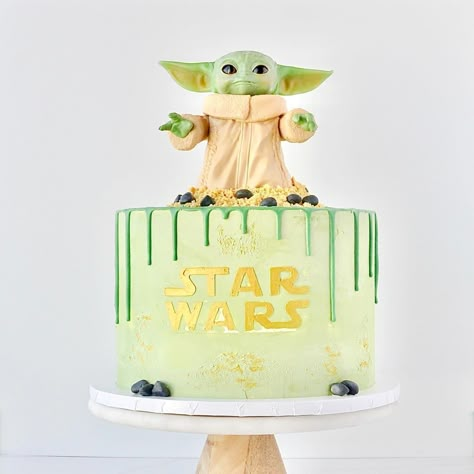 Grogu Birthday Cake Ideas, Star Wars 1st Birthday Cake, Yoda Smash Cake, Grogu Cake Ideas, Baby Yoda Smash Cake, Baby Yoda First Birthday, Baby Yoda Cake Ideas, Grogu Birthday Party, Grogu Birthday Cake