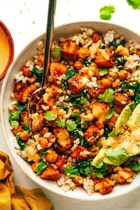 Chickpea Bowls, Sweet Potato Bowls, Sweet Potato Spinach, Roasted Sweet Potato, Gimme Some Oven, Meatless Dinner, Vegetarian Meal, Veggie Bowl, Tahini Dressing