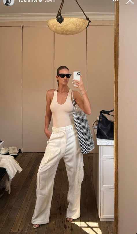 Rosie Huntington Whiteley Street Style, Rosie Huntington Whiteley Style, Classy Business Outfits, Rosie Hw, Smart Casual Work Outfit, Work Outfits Women Summer, Professional Outfits Women, Rosie Huntington, Stylish Work Attire