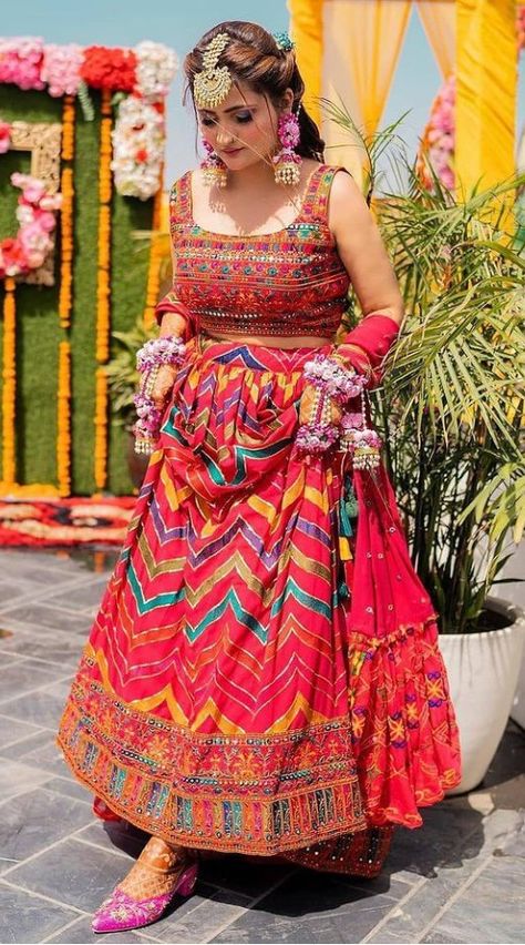 Haldi Ceremony Outfit Different Colour, Best Haldi Outfits For Brides, Mehandi Dresses For Brides, Pithi Outfit Brides, Mehendi Function Outfit, Haldi Ceremony Outfit For Bride, Mehendi Ceremony Outfits, Traditional Lehenga Designs, Haldi Dress For Bride