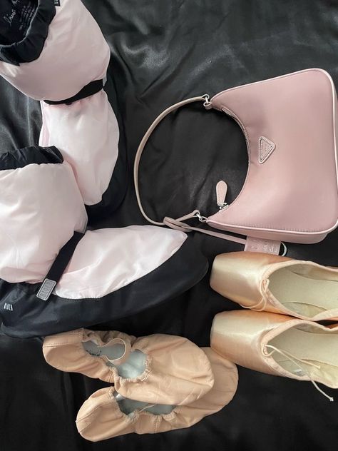 Ballerina Aesthetic, Dancer Lifestyle, Ballet Aesthetic, Ballet Boots, Ballet Bag, Ballet Beauty, Ballet Inspiration, Ballet Core, Pretty Ballerinas