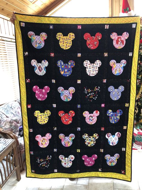 Disney Quilt Patterns Free, Disney Quilt Patterns, Disney Quilts, Disney Quilts Ideas Free Printable, Disney Quilts Ideas, Minnie Mouse Quilt Patterns Free, Mickey Quilt Pattern, Mickey Quilt, Disney Princess Quilts Ideas