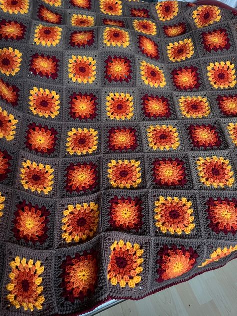 Blankets Knit, Yarn Ideas, Crochet Granny Square Blanket, Granny Square Blanket, Knitted Baby Blankets, Crochet Granny Square, Yellow Mustard, Crochet Stuff, Crochet Granny