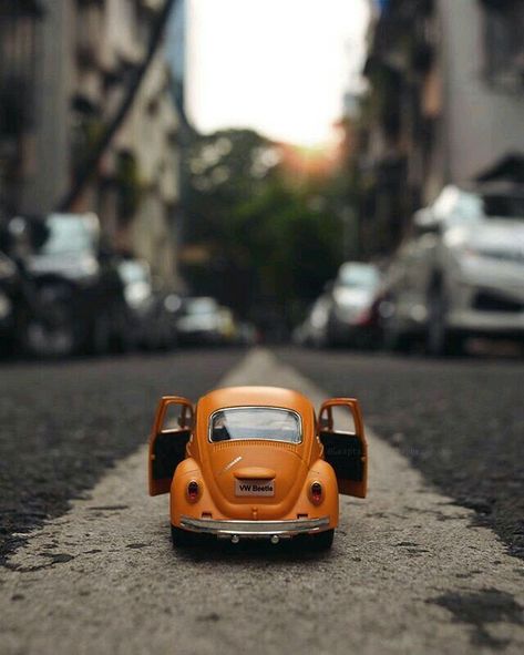 Creative Macro Photography, Foto Macro, Miniature Photography, Tiny Cars, Cool Car Drawings, Love Wallpaper Backgrounds, Vw Vintage, Miniature Cars, Photography Challenge