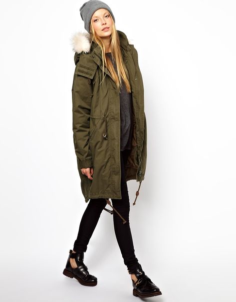 Monki Parka With Faux Fur Trim Hood Parka Outfits, Green Parka Outfit, Parka Outfit Winter, Parka Jacket Outfit, Spring Jacket Outfit, Parka Outfit, Green Winter Coat, Pijamas Women, Winter Coat Outfits