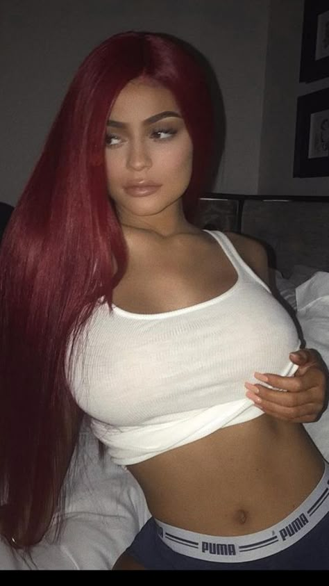 Red Baddie Hair, Kylie Red Hair, Kylie Jenner Lockscreen, Red Hair Baddie, Kylie Jenner Red Hair, Kylie Jenner Wallpaper, Kylie Jenner Hair Color, Red Hair Outfits, Kylie Jenner Fans