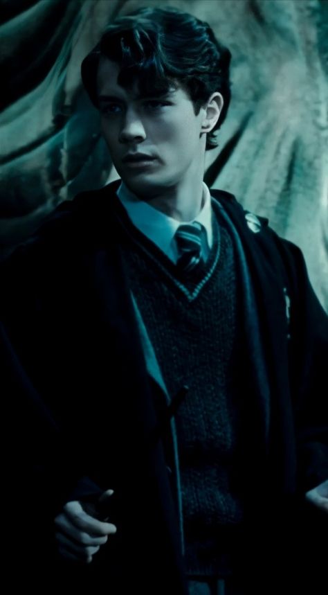 Tom Riddle Astethic, Tom Riddle Wallpaper, Tom Riddle Aesthetic, Tom Marvolo Riddle, Christian Coulson, Young Tom Riddle, Riddle Pictures, Tom Hughes, Slytherin Boys