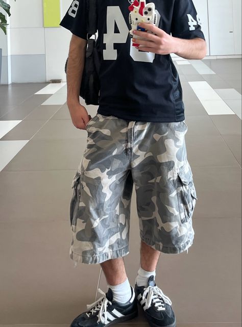 Camo Jorts Outfit Idea, Camo Shorts Men Outfit, Cargo Shorts Outfit, Camo Cargo Shorts, Mens Shorts Outfits, Outfits Hombre, Aesthetic Outfit Ideas, Street Fashion Men Streetwear, Cameron Diaz