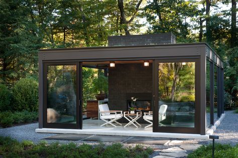 A Glass House In The Garden Enclosed Gazebo, Design Per Patio, Modern Glass House, Modern Gazebo, Modern Patio Design, Outdoor Pavilion, Enclosed Patio, Backyard Gazebo, Casa Country