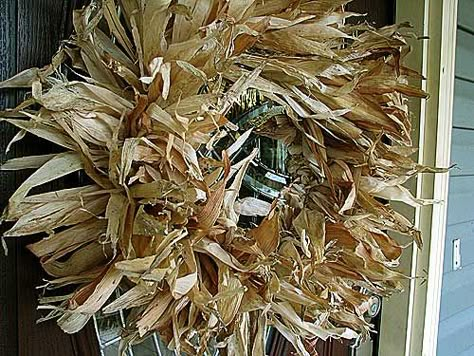 Corn Husk Wreath, Corn Husk Crafts, Corn Husks, Corn Husk Dolls, Metal Wreath Frame, Dried Corn, Indian Corn, Primitive Fall, Corn Husk