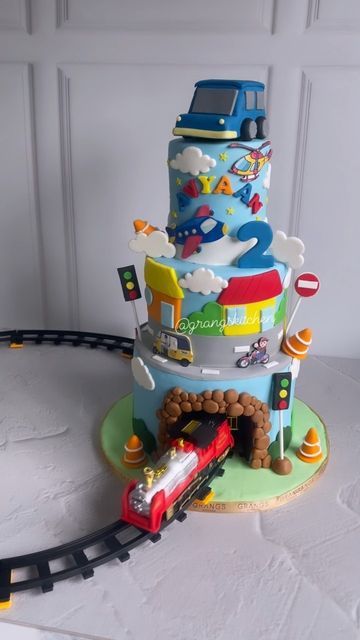 Cakes With Trains, Train Cake With Tunnel, Tunnel Train Cake, Moving Train Cake Ideas, Moving Train Cake, Train Cake Design, Train Cakes For Boys, Cake With Train, Train Cake Ideas