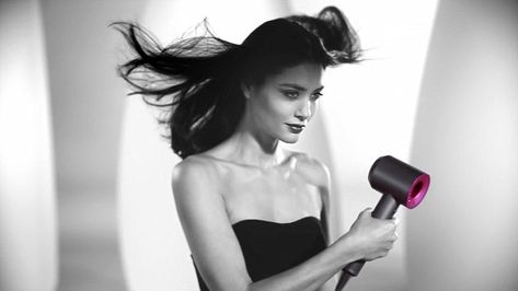 Dyson shows how they have 'rethought' the design of the hairdryer with the Dyson Supersonic. Dyson Hairdryer, Dyson Technology, Supersonic Hair Dryer, Dyson Hair Dryer, Dyson Supersonic, Best Hair Dryer, Hair Spa, Blow Dryer, Best Buy