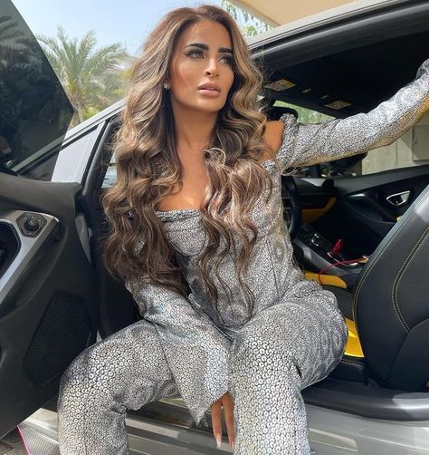 ‎Safa/صفا Siddiqui‎ on Instagram: "Down to earth but from another planet 👽 💫" Safa Siddiqui, Safa Dubai Bling, Arab Fashion, All In One, Dubai, Planets, Beauty Makeup, Couture, Celebrities