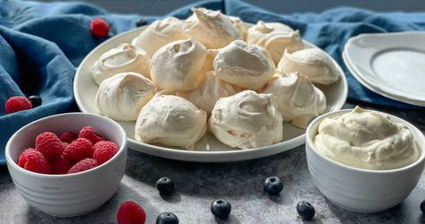 Crispy Chewy Meringues - Easy! - Just a Mum Baked Meringue, Meringue Desserts, Meringue Recipe, Meringue Cake, Slow Cooker Desserts, Foods With Gluten, Christmas Desserts, 3 Ingredients, Meringue