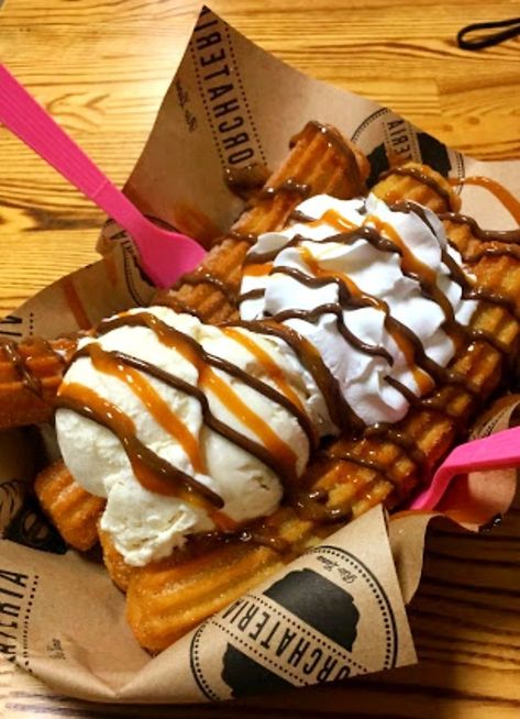 Roll Up Ice Cream, Waffle Ice Cream Sandwich, Mexican Snacks, Food Babe, Weird Food, Fair Food Recipes, Food Shop, Food Obsession, Cafe Food