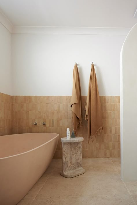 Terracotta Bathroom Tiles, Terracotta Tile Bathroom, Terracotta Bathroom, Japandi Bathroom, Earthy Bathroom, Feature Tiles, Patio Interior, Terracotta Tiles, Bathroom Inspo