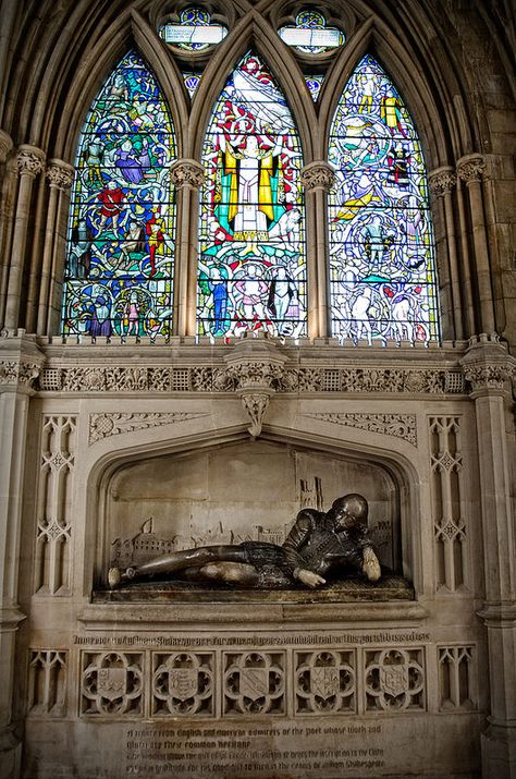 William Shakespeare Memorial in Southwark Cathedral in London. Cathedral Inside, Southwark Cathedral, London Cathedral, Love London, Cathedral Church, Julius Caesar, Amazing Buildings, English History, Church Building