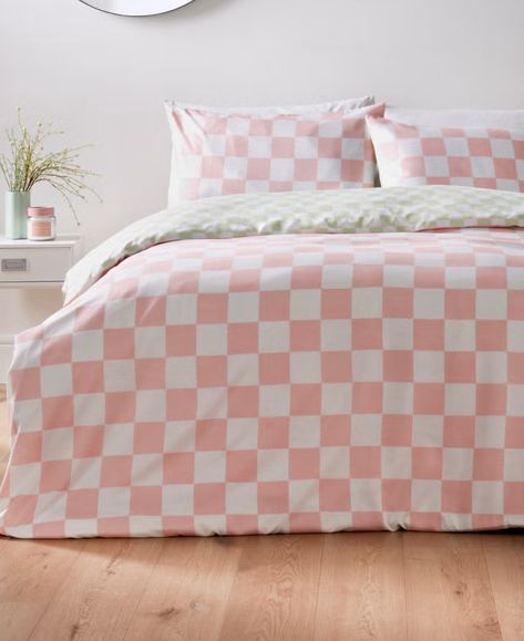 Upstairs Room Ideas, Preppy Bedding, Emily Room, Pink Checkerboard, Preppy Bedroom Decor, Preppy Bedroom, Pink Sheets, Comfy Sets, New Room Ideas