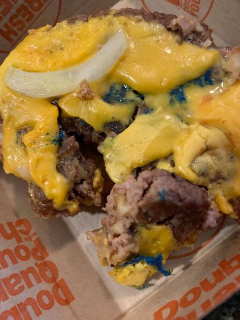 Bit Into A Mcdonald’s Double Quarter Pounder With A Cheese And Noticed A Chemically Flavor. Opened It Up And Saw This. What Is This!? Quarter Pounder, Mysterious Things, Sources Of Iron, Unusual Things, Made It, The Internet, Healthy Recipes, Cheese, Internet