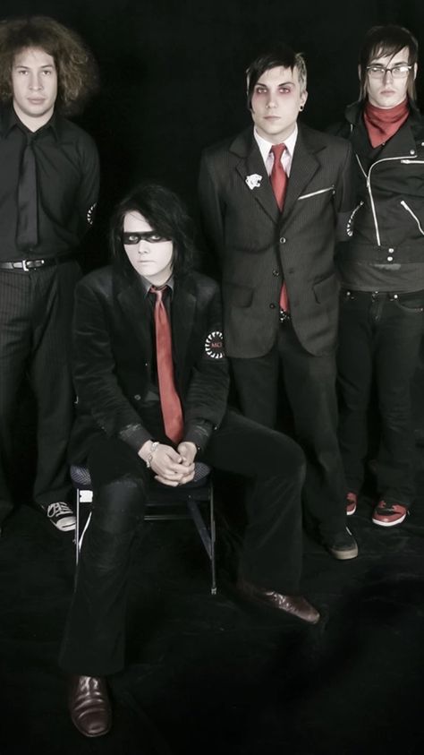 Mcr Band Photos, Revenge Era Mcr, Mcr Group Photo, Mcr Revenge Era, Mcr Revenge, Mcr Black Parade, Mcr Band, Twilight Photos, I Love Mcr