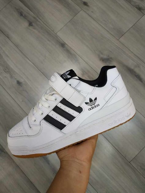 Adidas Forum Low, Forum Low, Trendy Shoes Sneakers, Dr Shoes, Pretty Shoes Sneakers, Adidas Forum, Hype Shoes, Shoe Inspo, Aesthetic Shoes