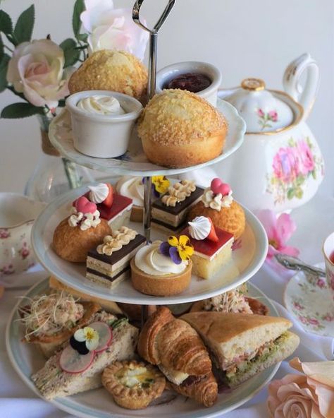 High Tea Mothers Day, Brunch High Tea, Mothers Day High Tea Ideas, High Tea Lunch, Mother’s Day Picnic Set Up, Mothers Day Afternoon Tea, Mother’s Day High Tea Ideas, High Tea Set Up, Mother’s Day Lunch Picnic