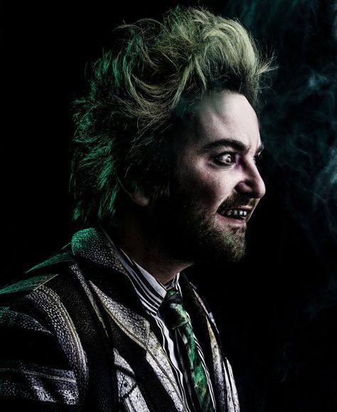 Alex Brightman- Beetlejuice Musical Beetlejuice Musical Wallpaper, Beetlejuice Broadway, Beetlejuice Aesthetic, Beetlejuice Stuff, Beatle Juice, Beetlejuice Musical, Musical Wallpaper, Alex Brightman, Beetlejuice Costume