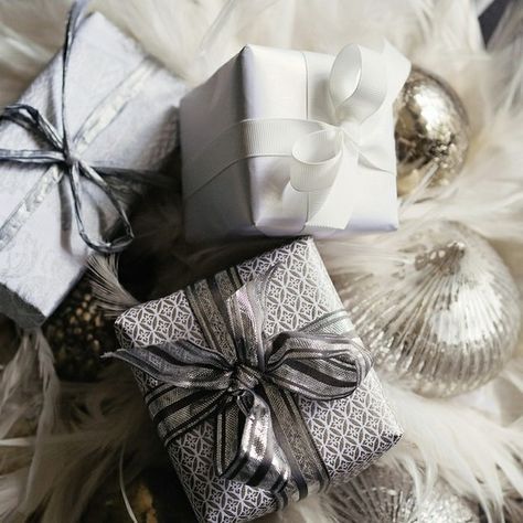 A Gift Wrapped Life - Gifting Tips, Advice and Inspiration: The Gift Wrap Extravaganza ..............The Metallics Wrapped Presents, Christmas Vibe, Gift Wraps, Grey Christmas, Wrap Ideas, Deco Originale, Christmas Packaging, Beautiful Gift Wrapping, Wrapping Ideas