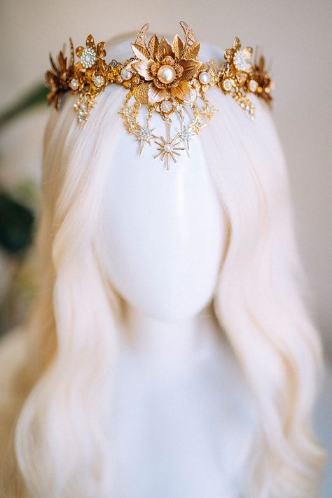 Celestial Crown, Make Up Halloween, Elf Crown, Sun Halo, Crown Fairy, Gold Crowns, Fantasy Crown, Crown Aesthetic, Goddess Crown