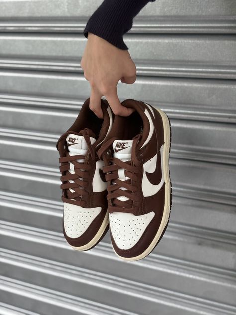 Nike Dunk Low Cacao Chanclas Aesthetic, Linen Pants Style, Best Casual Shirts, Preppy Shoes, Pretty Shoes Sneakers, Cute Nike Shoes, Cute Sneakers, Shoe Inspo, Cute Nikes