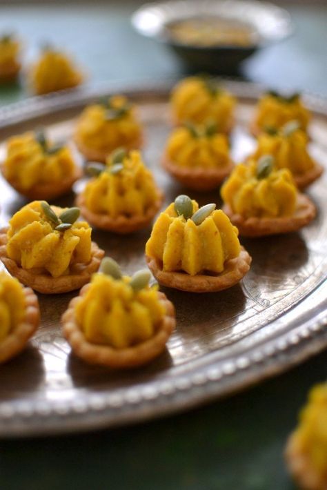 Diwali Sweets Recipe, Easy Indian Dessert, Desi Khana, Class Wedding, Diwali Snacks, Delivery Food, Hosting Ideas, Event Organizer, Diwali Food