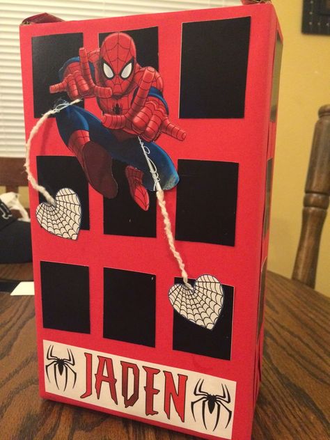 Cool Valentine Boxes, Homemade Valentine Boxes, Superhero Valentines, Valentines Day Boxes, Diy Valentines Box, Valentine Boxes For School, Valentines Box Ideas, Valentine's Boxes, Valentines Day Box