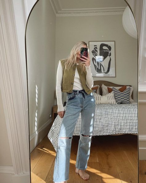 Jo-Ann Alari 🙋🏼‍♀️ (@joannalari) • Instagram photos and videos Casual Outfits With Belt, Thrifting Aesthetic Outfits, Autumn Fashion Aesthetic, Vest Fall Outfits, Wool Vest Outfit, Vests Outfits, Bandana Belt, Western Fall Outfits, Western Inspired Outfits