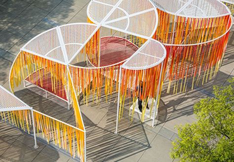 People interacting with an interactive orange and white installation in a concrete plaza outside of the High Museum of Art in Atlanta, Georgia. Atlanta Museums, High Museum Of Art, Interactive Art Installation, Outdoor Installation, High Museum, Portfolio Design Layout, Interactive Installation, Urban Furniture, Interactive Art