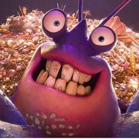 Smileeeeeee Tamatoa Did you like him?? 😃😂😞😠 Moana Crab, Shiny Moana, Moana Tamatoa, Moana 2016, Maui Moana, Moana Movie, Moana Theme, Turkey Disguise, Moana Birthday Party