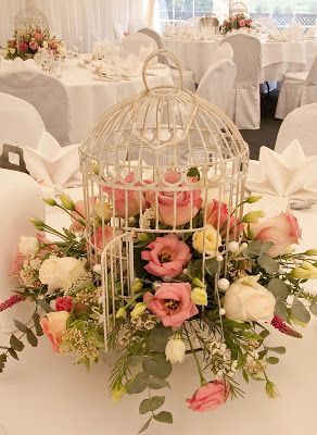 Bird Cage Design, Bird Cage Centerpiece, Cage Decor, Deco Champetre, Tafel Decor, Bird Cage Decor, Birdcages, Deco Floral, Bird Cages