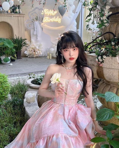 Pretty Tomboy, Ulzzang Dress, Douyin Fashion, Korean Princess, Medium Long Haircuts, Light City, Aesthetic Korean, Pink Formal Dresses, Girls Pink Dress