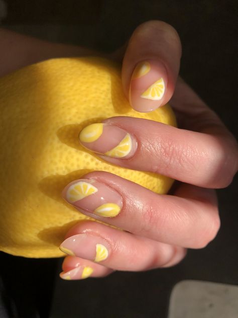 lemon and lemon slice nails ~ summer nail inspo Nails Limon, Lemon Slice Nail Art, Orange And Lemon Nails, Lemon Slice Nails, Fruit Slice Nails, Orange Slice Nails, Lime Nails, Elite Nails, Vogue Nails