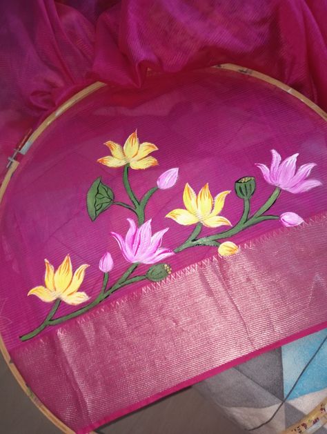 Lotus Painting On Blouse, Lotus Painting On Fabric, Colourful Blouse, Blouse Painting, Painted Blouse, Fabric Colour Painting, Painted Saree, Saree Painting Designs, Flower Pattern Drawing