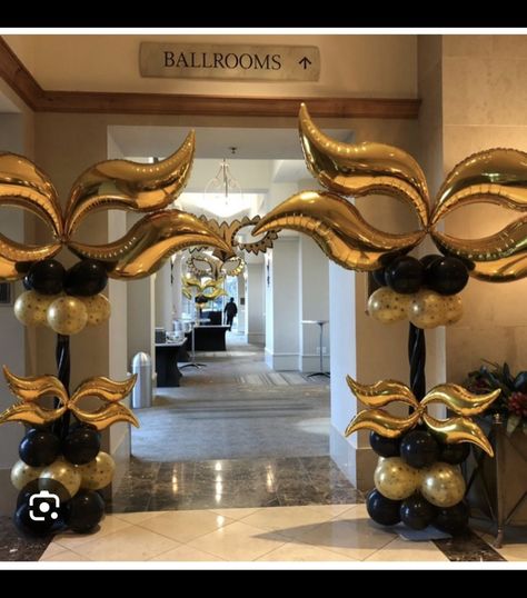 New Years Masquerade Party, Phantom Of The Opera Theme, Masquerade Photo Backdrop, Mascarade Decorations Ideas, Masquerade Party Table Decorations, Masquerade Theme Decor, New Year Party Decor, Masquerade Christmas Party, Masquerade Balloon Arch