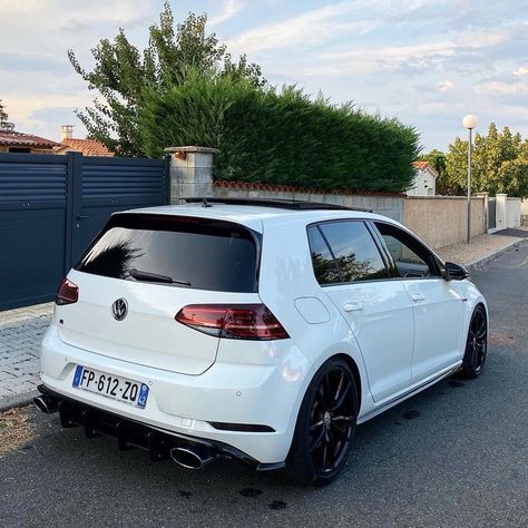 WHITE BEAST 🔥 . Follow: @vwclubtrcom 📷: @orhan_genceboy . #golf7r #golfr #golf7gti #golfgti #golf7 #vwgolf #golf #vw #volkswagen #golf8 White Volkswagen Golf, White Golf Car, White Volkswagen, Golf 7 R, Golf 7 Gti, 2024 Manifestation, Prayer Closet, Instagram Bio Quotes, Latest Car