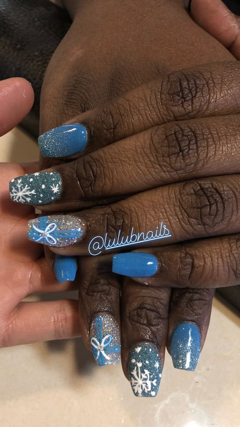 Elegant Christmas Nails Classy Holidays, White Winter Nails, Bday Nails, Snowflake Patterns, Christmas Gel, December Nails, January Nails, Manicure Inspiration, Lovely Nails