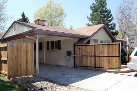 Carport Gate Ideas, Carport Gate, Carport Door, Driveway Gate Diy, Single Carport, Carport Makeover, Carport Ideas, Wooden Gates Driveway, Privacy Ideas