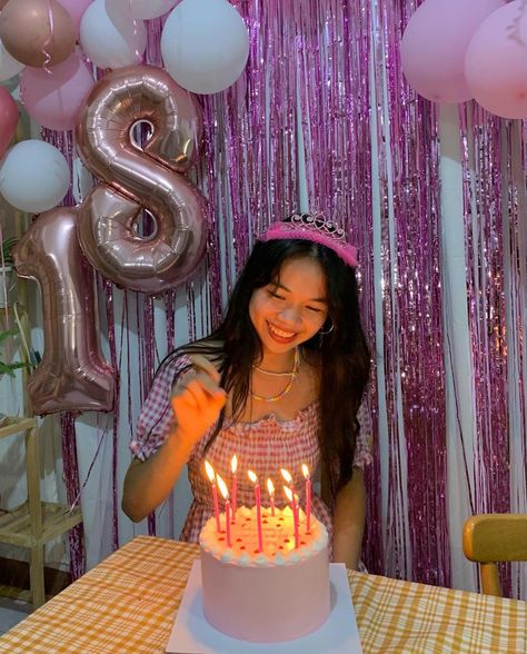 @yksherizahh shared a photo on Instagram: “hbd🤍” • Aug 4, 2021 at 1:50pm UTC Birthday Cake Photo Ideas, Birthday Photo Inspo, Birthday Photo Ideas, 18th Birthday Decorations, Birthday Goals, Simple Birthday Decorations, 21st Birthday Photoshoot, Cute Birthday Pictures, Cowgirl Birthday Party