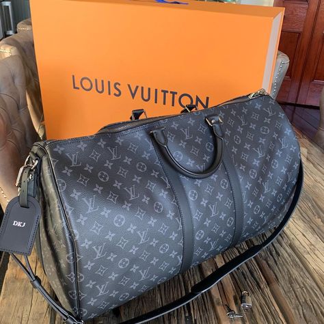 Traveling Luggage, Big Travel Bag, Lv Luggage, Melie Louis Vuitton, Louis Vuitton Bag Outfit, Vuitton Outfit, Louis Vuitton Multi Pochette, Louis Vuitton Travel Bags, Designer Luggage