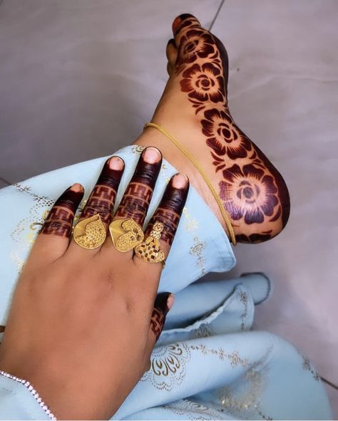 #nigerianhenna #henna #nigeria #wedding #goldjewellery Nigerian Henna Designs, West African Henna, Hand Tattoos For Black Women, Hand Tattoos Black Women, Hand Tattoos Black, African Henna Designs, Nigerian Henna, Henna Hand Tattoos, Tattoos For Black Women