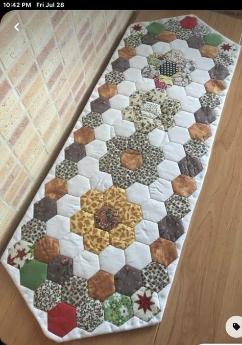 Hexie Quilts Patterns, Hexagon Quilt Pattern, Flower Quilt Patterns, Table Topper Patterns, Hexagon Patchwork, Hexie Quilt, English Paper Piecing Quilts, Quilted Table Runners Patterns, Scrappy Quilt Patterns