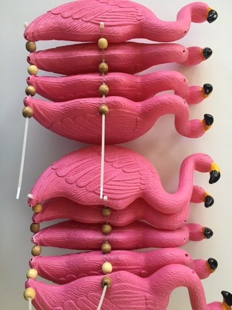 Flamingo Chandelier Diy, Pink Yard Decor, Flamingo Crafts Diy, Plastic Flamingo Ideas, Flamingo Backyard Decor, Flamingo Garden Ideas, Flamingo Patio Decor, Dollar Tree Flamingo Crafts, Flamingo Crafts For Adults